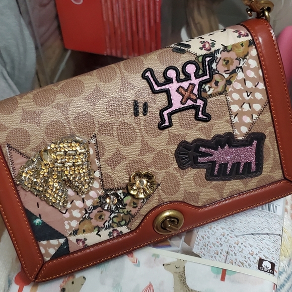 Sold Coach x Keith Haring crossbody - Picture 7 of 9